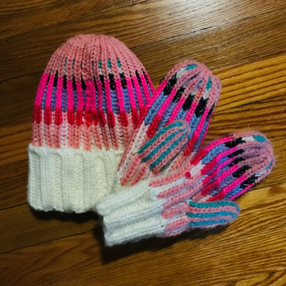 ANTHROPOLOGIE HAND-KNIT HAT AND GLOVES!